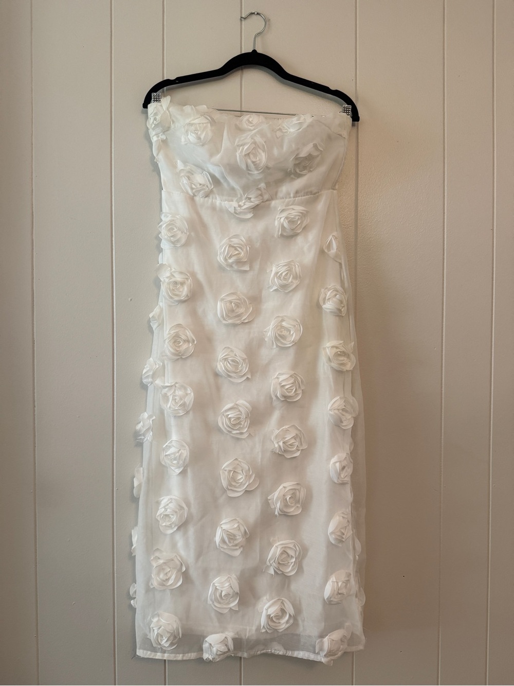 Lulu's White Strapless Rose-AppliquΓ© Dress